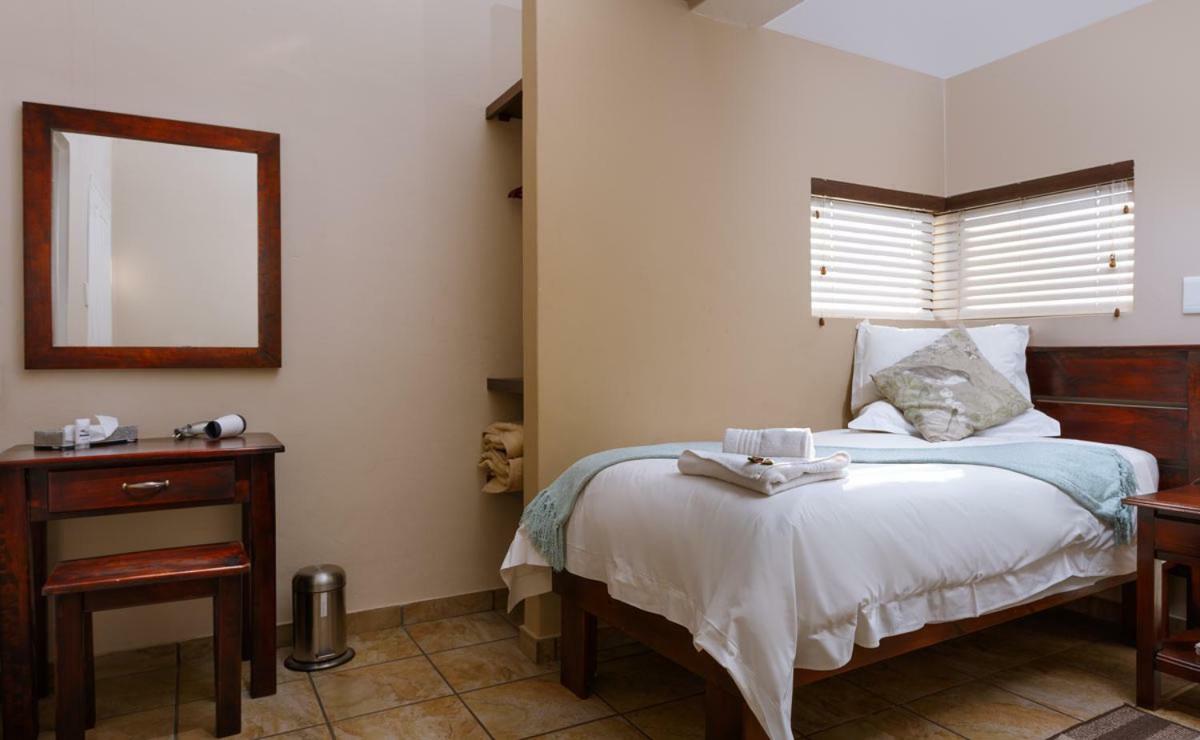 Adamsview Hotel Gariepdam Bagian luar foto