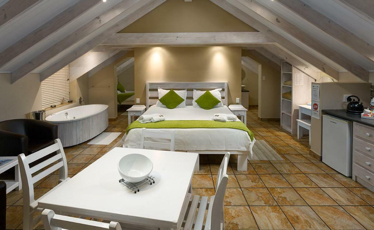 Adamsview Hotel Gariepdam Bagian luar foto